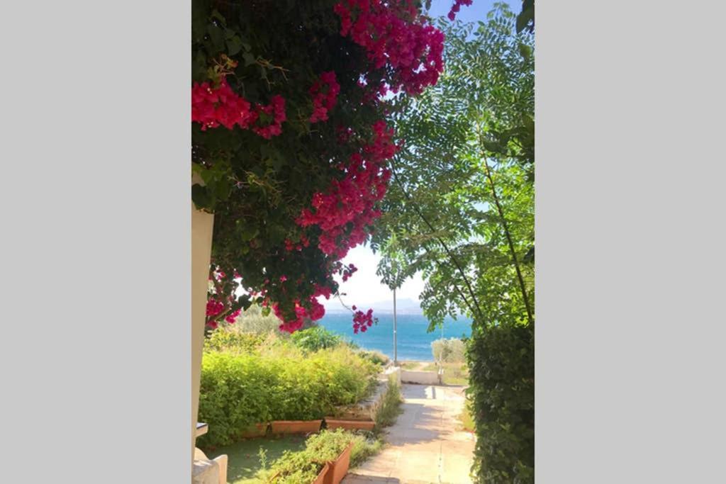 Sea View Apartment Loutraki  Exterior photo